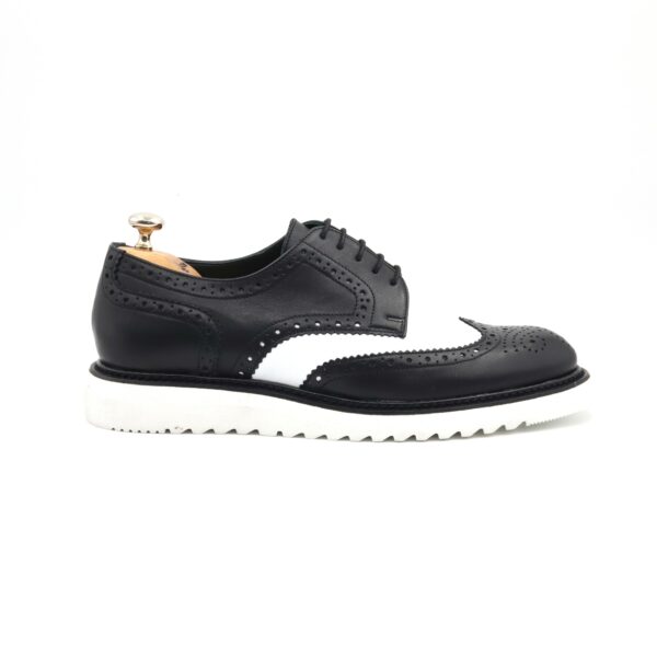 Casual 555 Black White